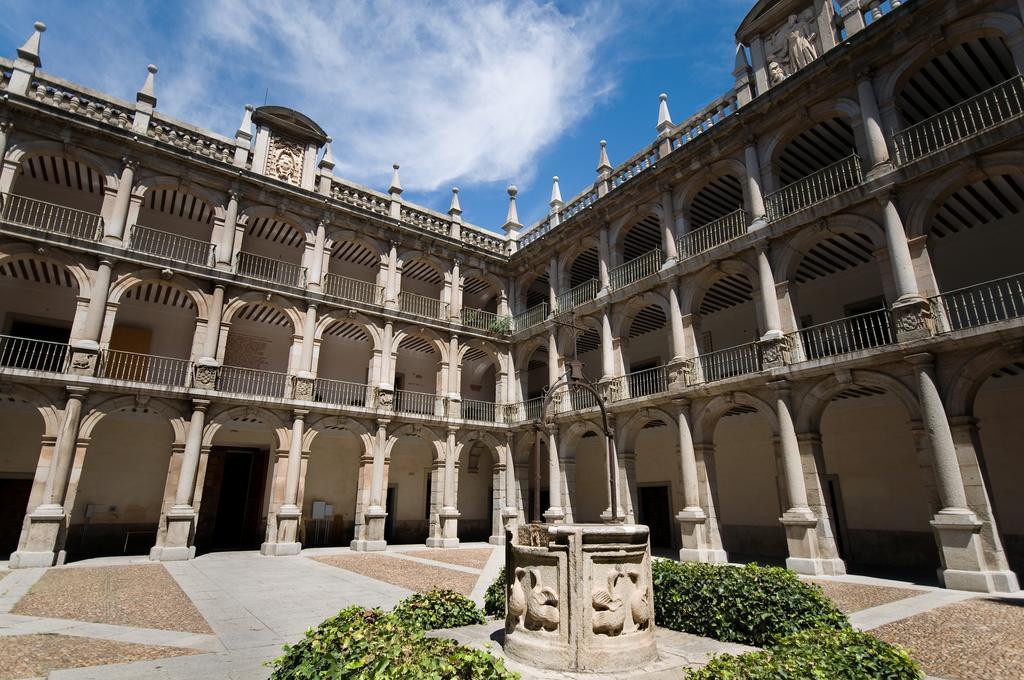 Miguel De Cervantes Alcalá de Henares Exterior photo